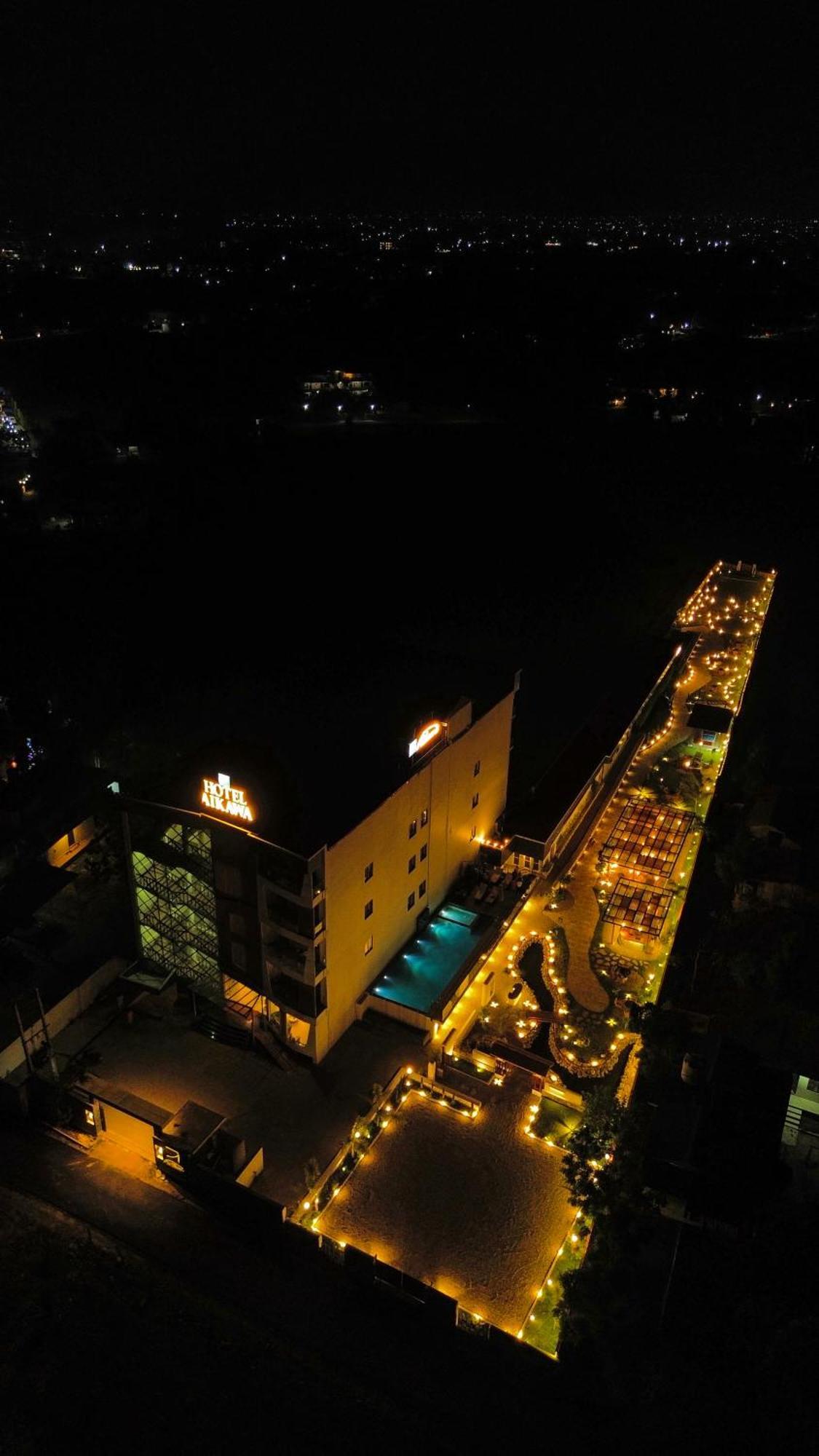Hotel Aikawa Sauraha Bagian luar foto